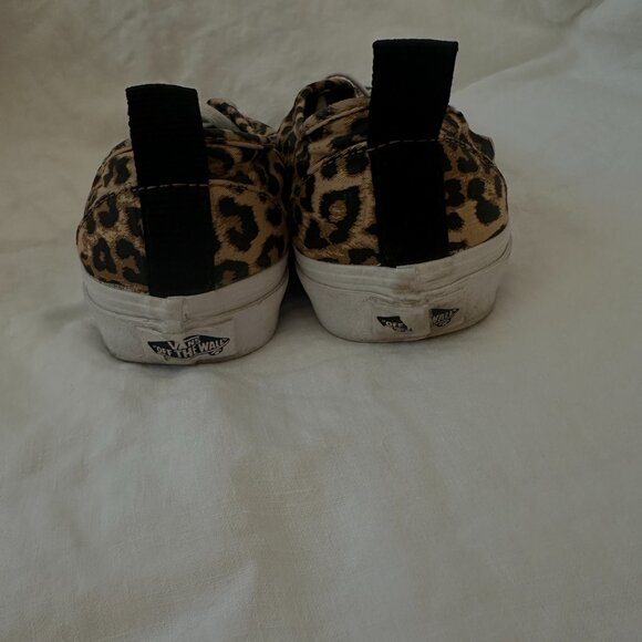 JEANS: Levi Strauss & Co. (blue jeans) - Picture 14 of 16